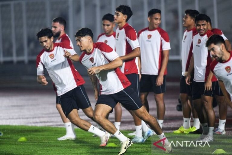 Kluivert Terkesan dengan Latihan Perdana Timnas Indonesia