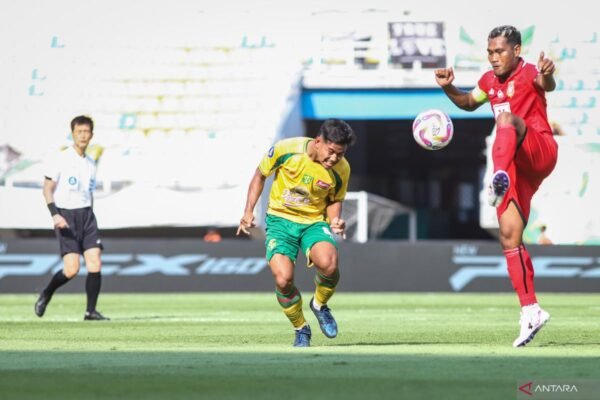 Berikut adalah beberapa alternatif judul untuk “Toni Firmansyah tetap jalani program latihan Persebaya”:
1. “Toni Firmansyah Terus Konsisten Dalam Program Latihan Persebaya”
2. “Semangat Toni Firmansyah dalam Menjalani Latihan Bersama Persebaya”
3. “Toni Firmansyah: Komitmen Tinggi di Program Latihan Persebaya”
4. “Dedikasi Toni Firmansyah untuk Latihan Persebaya yang Berkelanjutan”
5. “Toni Firmansyah Jalani Latihan Dalam Upaya Memperkuat Persebaya”
Silakan pilih atau sesuaikan sesuai kebutuhan! Berikut adalah beberapa alternatif judul untuk "Toni Firmansyah tetap jalani program latihan Persebaya":
1. "Toni Firmansyah Terus Konsisten Dalam Program Latihan Persebaya"
2. "Semangat Toni Firmansyah dalam Menjalani Latihan Bersama Persebaya"
3. "Toni Firmansyah: Komitmen Tinggi di Program Latihan Persebaya"
4. "Dedikasi Toni Firmansyah untuk Latihan Persebaya yang Berkelanjutan"
5. "Toni Firmansyah Jalani Latihan Dalam Upaya Memperkuat Persebaya"
Silakan pilih atau sesuaikan sesuai kebutuhan!