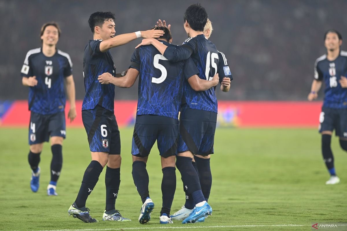 Berikut beberapa alternatif judul untuk "Jepang ditahan imbang tanpa gol oleh Arab Saudi":

1. "Jepang Gagal Menang, Berhasil Ditahan Arab Saudi Tanpa Gol"
2. "Pertandingan Kaku: Jepang dan Arab Saudi Berakhir Imbang Tanpa Skor"
3. "Jepang dan Arab Saudi Berbagi Poin dalam Pertandingan Tanpa Gol"
4. "Pertarungan Sengit: Jepang Tidak Mampu Menembus Pertahanan Arab Saudi"
5. "Imbang Nol-Nol: Jepang Tak Berdaya Melawan Arab Saudi"
6. "Jepang Tersandung: Arab Saudi Tahan Serangan Tanpa Gol"
7. "Laga Menegangkan: Jepang dan Arab Saudi Akhiri Pertandingan Tanpa Gol"

Anda bisa memilih atau memodifikasi sesuai kebutuhan!