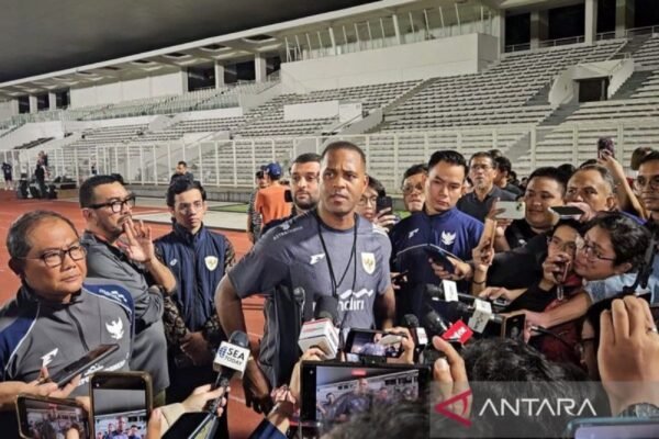 Here are some alternative titles for “Pratinjau Indonesia vs Bahrain: Saatnya kembali tampil pragmatis”:
1. “Analisis Pertandingan Indonesia vs Bahrain: Momen Kembali ke Strategi Pragmatik”
2. “Preview Indonesia vs Bahrain: Waktu untuk Mengadopsi Pendekatan Praktis”
3. “Mengintip Duel Indonesia vs Bahrain: Saatnya Terapkan Taktik Pragmatik”
4. “Gambaran Pertandingan Indonesia vs Bahrain: Kembali ke Gaya Permainan Pragmatik”
5. “Persiapan Indonesia vs Bahrain: Waktunya Kembali ke Pendekatan Realistis”
6. “Tinjauan Indonesia vs Bahrain: Saatnya Mengedepankan Strategi Pragmatik”
Feel free to choose any of these alternatives! Here are some alternative titles for "Pratinjau Indonesia vs Bahrain: Saatnya kembali tampil pragmatis":
1. "Analisis Pertandingan Indonesia vs Bahrain: Momen Kembali ke Strategi Pragmatik"
2. "Preview Indonesia vs Bahrain: Waktu untuk Mengadopsi Pendekatan Praktis"
3. "Mengintip Duel Indonesia vs Bahrain: Saatnya Terapkan Taktik Pragmatik"
4. "Gambaran Pertandingan Indonesia vs Bahrain: Kembali ke Gaya Permainan Pragmatik"
5. "Persiapan Indonesia vs Bahrain: Waktunya Kembali ke Pendekatan Realistis"
6. "Tinjauan Indonesia vs Bahrain: Saatnya Mengedepankan Strategi Pragmatik"
Feel free to choose any of these alternatives!