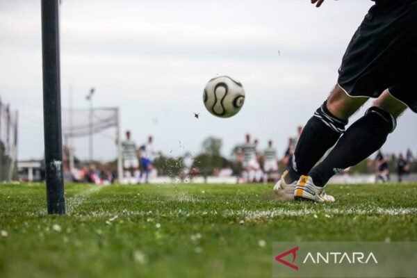 Berikut beberapa alternatif judul untuk “Adrian Wibowo Jalani Debut Bersama LA FC”:
1. “Debut Gemilang Adrian Wibowo di LA FC”
2. “Adrian Wibowo Memulai Perjalanan Barunya Bersama LA FC”
3. “LA FC Sambut Adrian Wibowo di Laga Perdana”
4. “Momen Spesial: Adrian Wibowo Debut Bersama LA FC”
5. “Adrian Wibowo Tampil Perdana di LA FC”
Silakan pilih atau modifikasi sesuai keinginan! Berikut beberapa alternatif judul untuk "Adrian Wibowo Jalani Debut Bersama LA FC":
1. "Debut Gemilang Adrian Wibowo di LA FC"
2. "Adrian Wibowo Memulai Perjalanan Barunya Bersama LA FC"
3. "LA FC Sambut Adrian Wibowo di Laga Perdana"
4. "Momen Spesial: Adrian Wibowo Debut Bersama LA FC"
5. "Adrian Wibowo Tampil Perdana di LA FC"
Silakan pilih atau modifikasi sesuai keinginan!