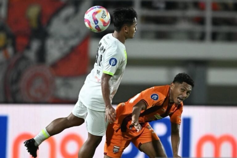 Here are some alternative titles for "Borneo tahan imbang Persebaya 1-1":

1. "Borneo dan Persebaya Berbagi Poin dengan Skor 1-1"
2. "Pertandingan Seru: Borneo vs Persebaya Berakhir Imbang 1-1"
3. "Borneo Menahan Persebaya di Laga Ketat 1-1"
4. "Borneo dan Persebaya: Pertarungan Berakhir dengan Imbang 1-1"
5. "Laga Borneo dan Persebaya Selesai Tanpa Kemenangan, Skor 1-1"
6. "Hasil Pertandingan: Borneo Tahan Persebaya menjadi 1-1"
7. "Skor Imbang 1-1: Borneo dan Persebaya Berduel Seru"

Feel free to pick any title that resonates with your style!