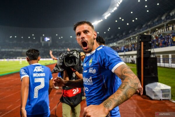 Klasemen Liga 1: Persib Dekati Gelar Juara, Persija Jatuh dari Empat Besar Klasemen Liga 1: Persib Dekati Gelar Juara, Persija Jatuh dari Empat Besar