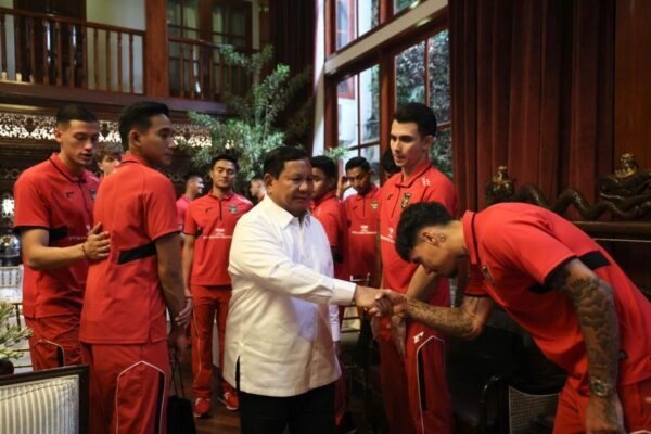 Presiden Mengingatkan Timnas untuk Tetap Berjuang Maksimal Meski Sudah Lolos ke Playoff Presiden Mengingatkan Timnas untuk Tetap Berjuang Maksimal Meski Sudah Lolos ke Playoff