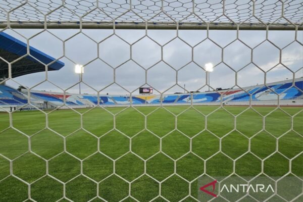 Arema FC Dikenai Sanksi Pasca Insiden Pelemparan Bus Persik