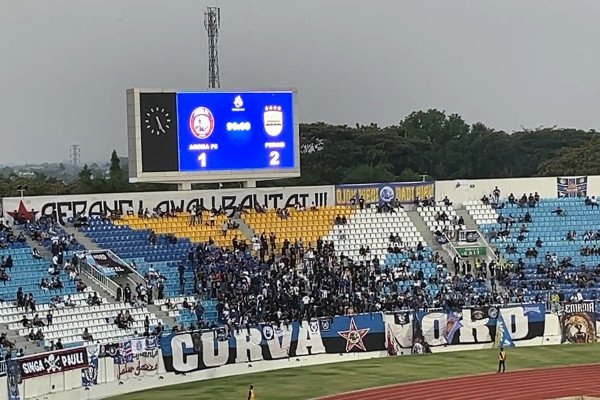 Persib Bandung Raih Kemenangan Gemilang atas Arema FC dengan 10 Pemain