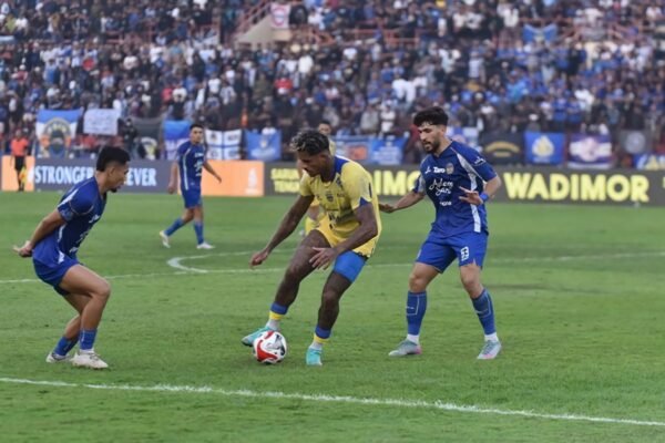 Here are some alternative titles for "Jadwal Lengkap Persib Bandung di Bulan September 2025":

1. "Rincian Pertandingan Persib Bandung September 2025"
2. "Kalender Pertandingan Persib Bandung untuk September 2025"
3. "Daftar Pertandingan Persib Bandung di Bulan September 2025"
4. "Agenda Lengkap Persib Bandung September 2025"
5. "Jadwal Pertandingan Persib Bandung September 2025: Semua yang Perlu Diketahui"
6. "Persib Bandung: Jadwal Pertandingan September 2025"
7. "Saksikan Persib Bandung: Jadwal Bulan September 2025"
8. "Jadwal Persembahan Persib Bandung di Bulan September 2025"
9. "Jadwal Komprehensif Pertandingan Persib Bandung untuk Bulan September 2025"
10. "Simak Jadwal Persib Bandung di Bulan September 2025" 

Choose any of these options based on the tone and style you prefer!