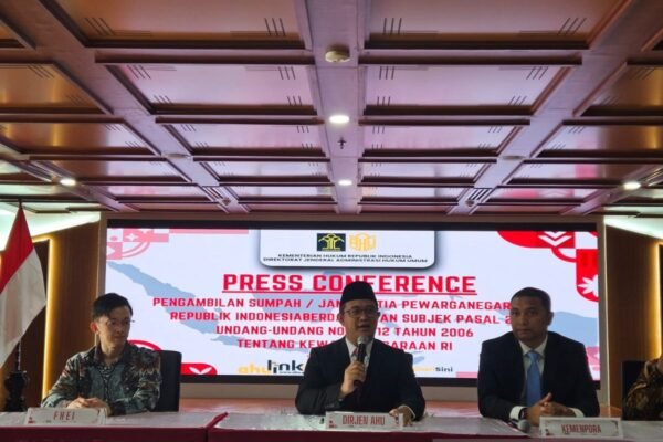 Miliano Jonathans Resmi Dilantik sebagai Warga Negara Indonesia pada 4 September Miliano Jonathans Resmi Dilantik sebagai Warga Negara Indonesia pada 4 September