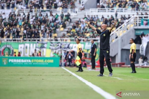 Pelatih Persebaya Mengungkapkan Kekecewaan Setelah Pertandingan Imbang 1-1 Melawan Arema FC